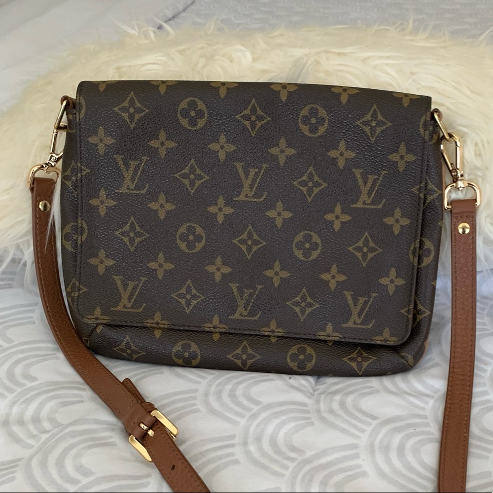 Authentic LV Crossbody bag in very good condition.